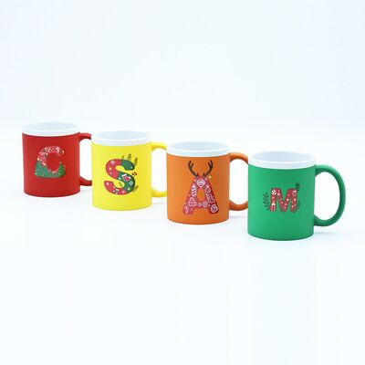 Calidad Taza de café navideña de cerámica con pulverización de color y cocción de calcomanías para regalos festivos de temporada Fábrica