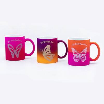 Qualidade Caneca de café bicolor de 330ml Souvenir com decalque queimado e pintura colorida memorável para cliente IP Fábrica