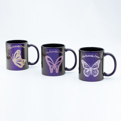 Qualität Spezielle Design-Souvenir-Kaffee-Tasse mit Elektroplattierung und Aufkleber mit 330 ml für Liang Zhu-Enthusiasten Fabrik